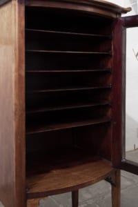 Display cabinet shelving