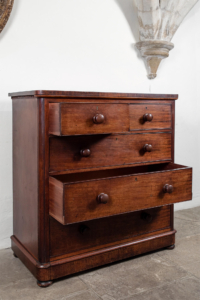 Antique Victorian mahogany chest of drawers
