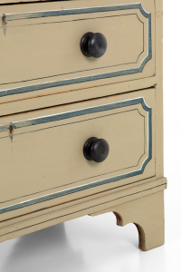 Georgian chest of drawers