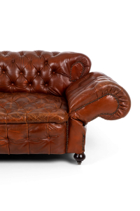 Button back chesterfield sofa