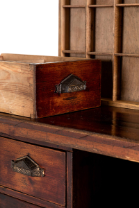 Pharmacy display cabinet