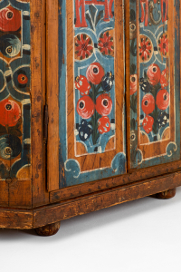 antique folk art furniture