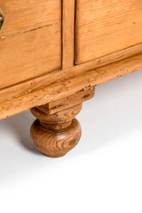 English Vernacular furniture