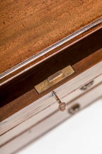 Small Victorian chest of drawers