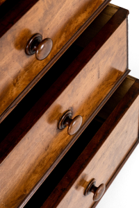 mahogany chest of drawers